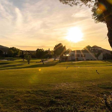 Magnifique Vue Lac Au Golf De Pont-Royal Mallemort Zewnętrze zdjęcie