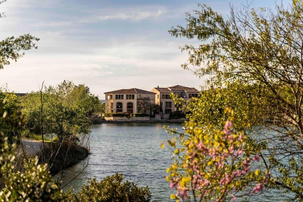 Magnifique Vue Lac Au Golf De Pont-Royal Mallemort Zewnętrze zdjęcie