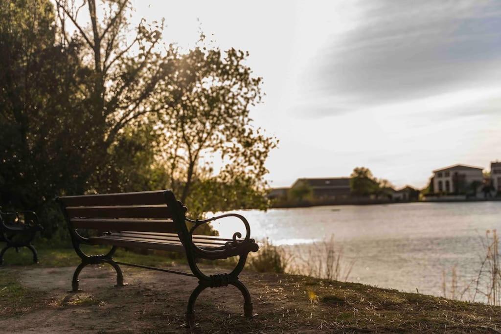 Magnifique Vue Lac Au Golf De Pont-Royal Mallemort Zewnętrze zdjęcie
